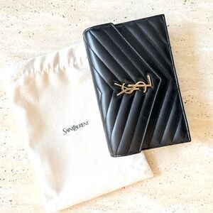 Saint Laurent CASSANDRE ENVELOPE CHAIN WALLET IN GRAIN DE POUDRE LEATHER Noir